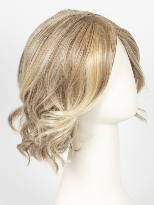 RL16/88 PALE GOLDEN HONEY | Dark Natural Blonde Evenly Blended with Pale Golden Blonde