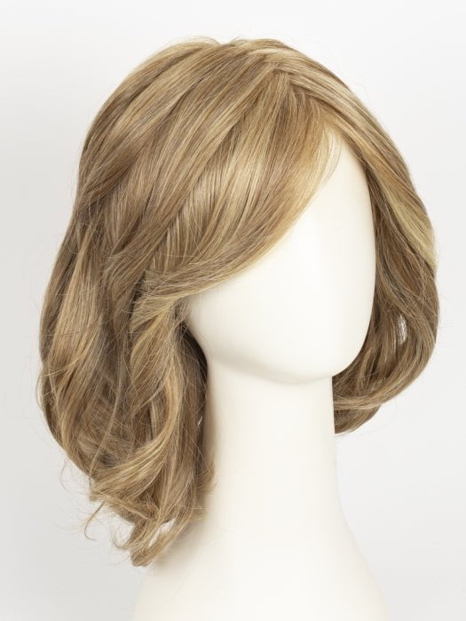 RL13/88 | Golden Pecan: Neutral Medium Blonde With Pale Honey Blonde Highlights