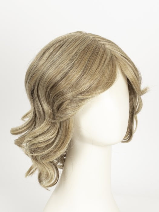RL16/88 PALE GOLDEN HONEY | Dark Natural Blonde Evenly Blended with Pale Golden Blonde