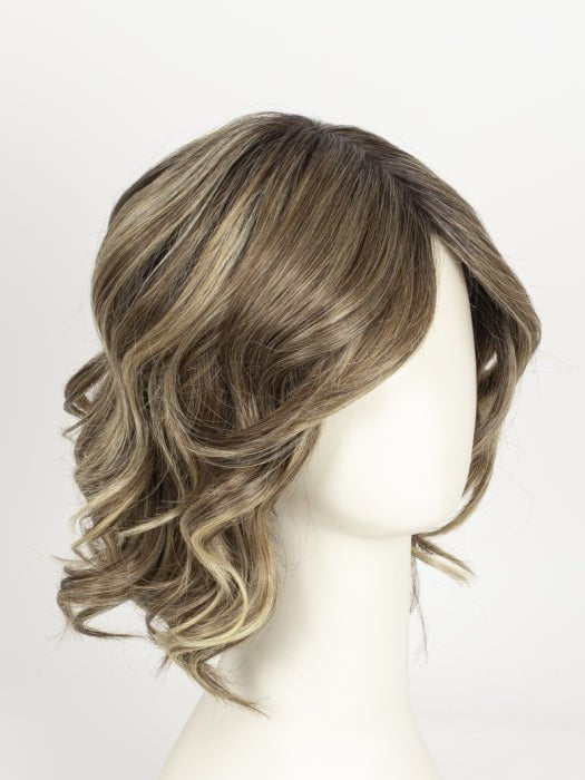 RL11-25SS SHADED HONEY PECAN | Chestnut Brown base blends into multi-dimensional tones of Brown and Golden Blonde