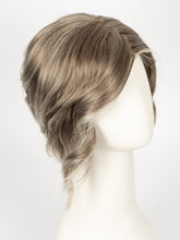 ICE-BLOND | Ashy blond base with white gold tips with highlights around face