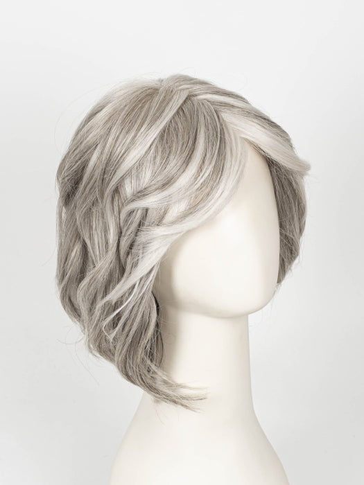 RL51/61 ICED GRANITA | Lightest Grey Progresses to a Deep Grey at the Nape