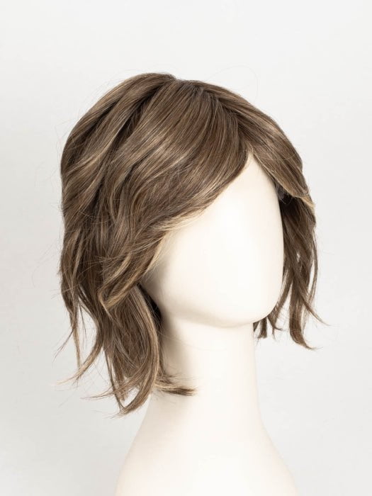 RL11-25SS SHADED HONEY PECAN | Chestnut Brown base blends into multi-dimensional tones of Brown and Golden Blonde
