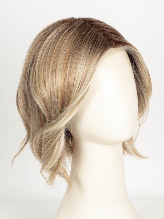 SEA SALT BLOND R | A perfect mixture of cool, icy-blond and warm-dark blond. The rich brown root tone enhances the modern appearance.