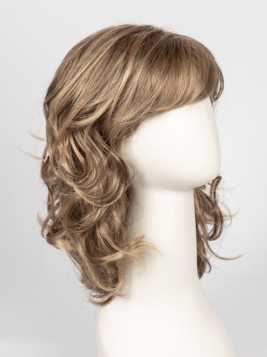 24BT18 ECLAIR | Dark Natural Gold Blonde & Light Natural Gold Blonde Blend with Light Natural Gold Blonde Tips