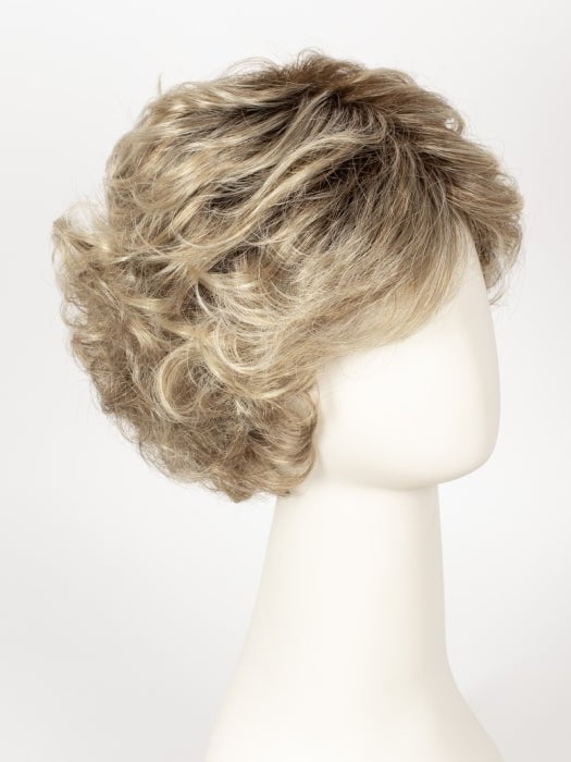 12FS12 MALIBU BLONDE | LIght Gold Brown, Light Natural Gold Blonde, Pale Natural Gold-Blonde Blend, Shaded with Light Gold Brown