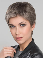 Risk Comfort | Short Synthetic Lace Front Wig