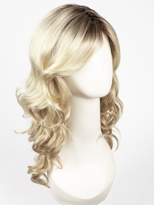 CREAMY-DOLCE | Pale Blonde Blend with a Medium Honey Brown Root