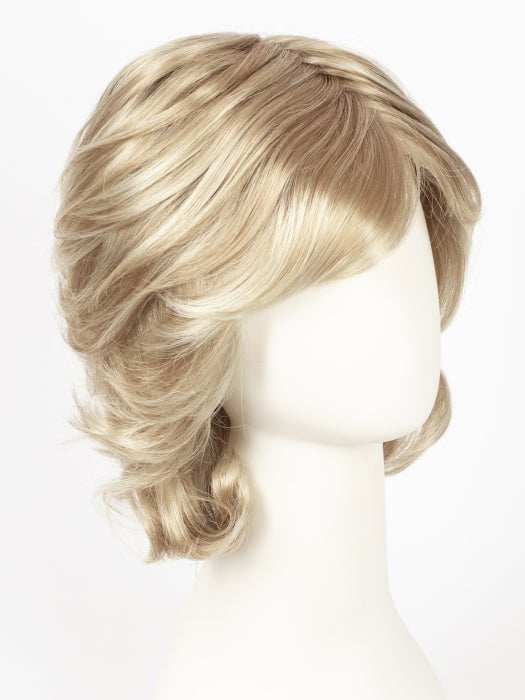 GL14-22SS SANDY BLONDE | Dark Golden Blonde base blends into multi-dimensional tones of Medium Gold Blonde and Light Beige Blonde