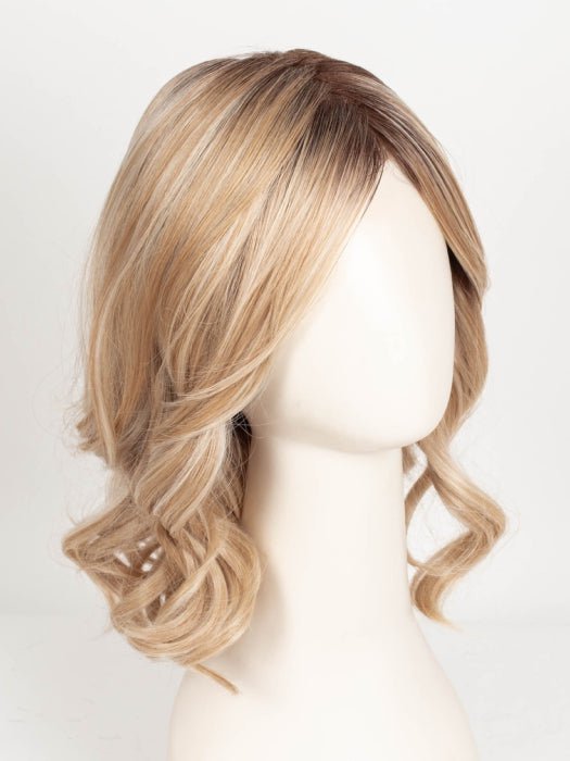 FS24/102S12 LAGUNA BLONDE | Light Natural Gold Blonde with Pale Natural Gold Blonde bold highlights, Shaded with Light Gold Brown