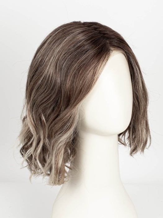 TRES CHOCOLATE R | Carefully placed White, Medium, and Dark Chocolate tones completed with a Dark Brown Root. This color is perfect for both Blond and Brown enthusiasts
