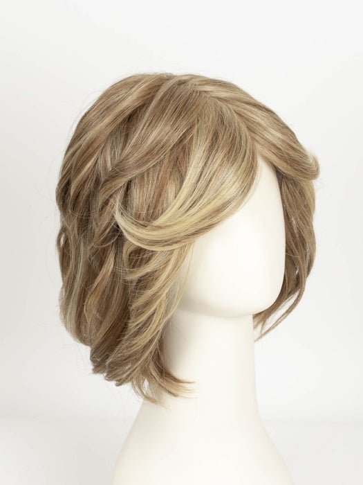 RL13/88 Golden Pecan | Neutral Medium Blonde With Pale Honey Blonde Highlights