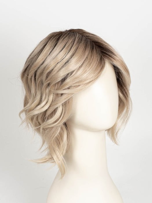 RL16/22SS SHADED ICED SWEET CREAM | Pale Blonde with Slight Platinum Highlighting with Dark Roots