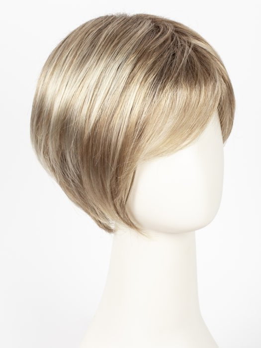 12FS12 MALIBU BLONDE | LIght Gold Brown, Light Natural Gold Blonde, Pale Natural Gold-Blonde Blend, Shaded with Light Gold Brown