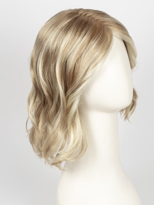 GL14-22SS SS SANDY BLONDE | Dark golden blonde base blends into multi-dimensional tones of medium gold blonde and light beige blonde